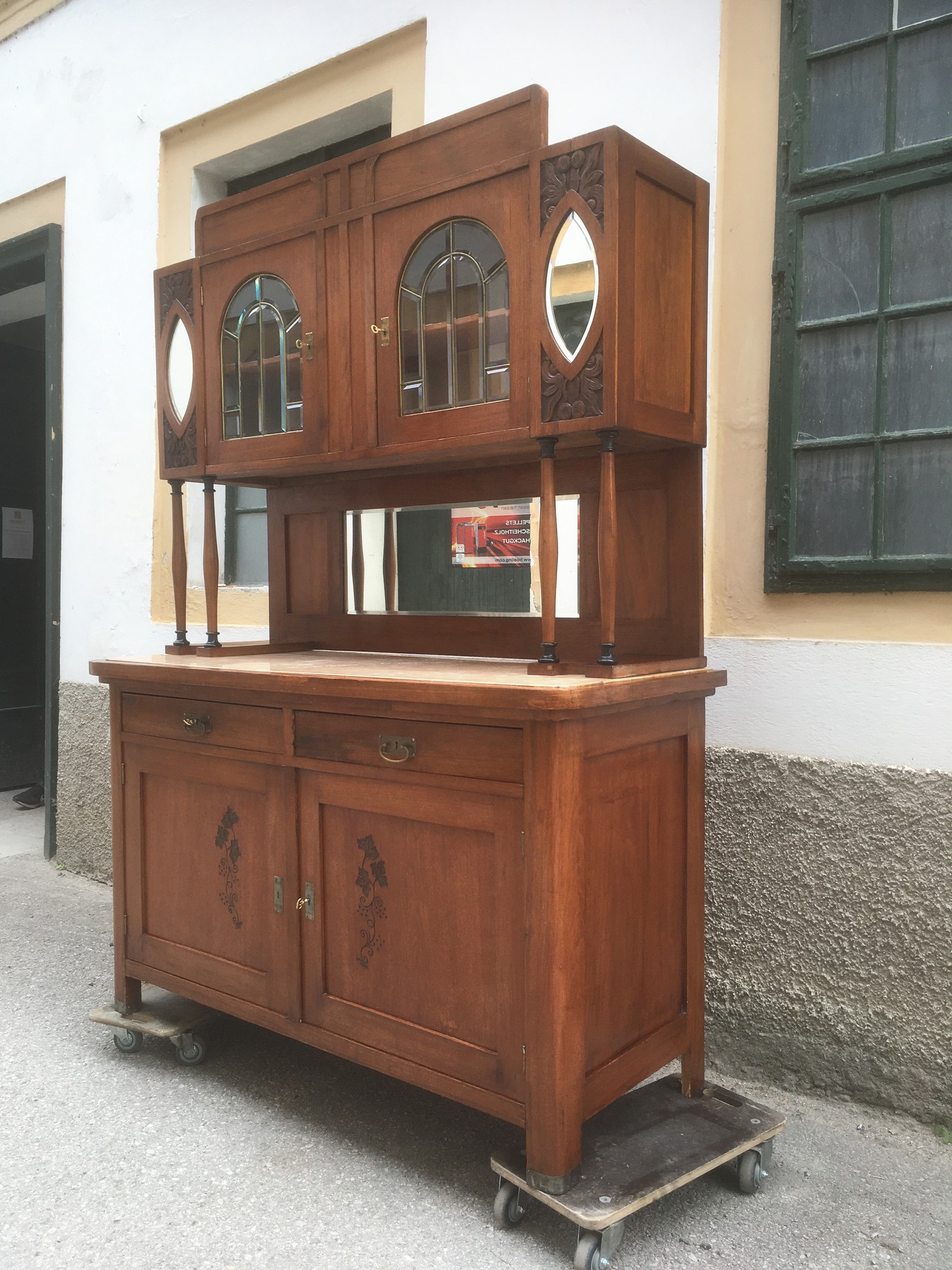 Jugendstil Schrank ArtNouveau secessionistisch Kredenz Vitrine antik Kirschen beschnitzt Jugendstil