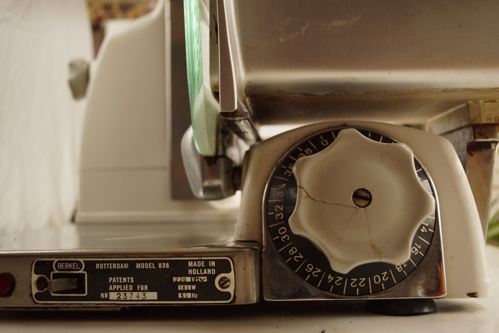 Vintage Berkel Aufschnittmaschine Mid Century 836 beige Design proisciutto Brotmaschine Brotschneidemaschine Küchengerät Retro Küche Retroküche Küchenmaschine proisciutto 50s 60er-Jahre