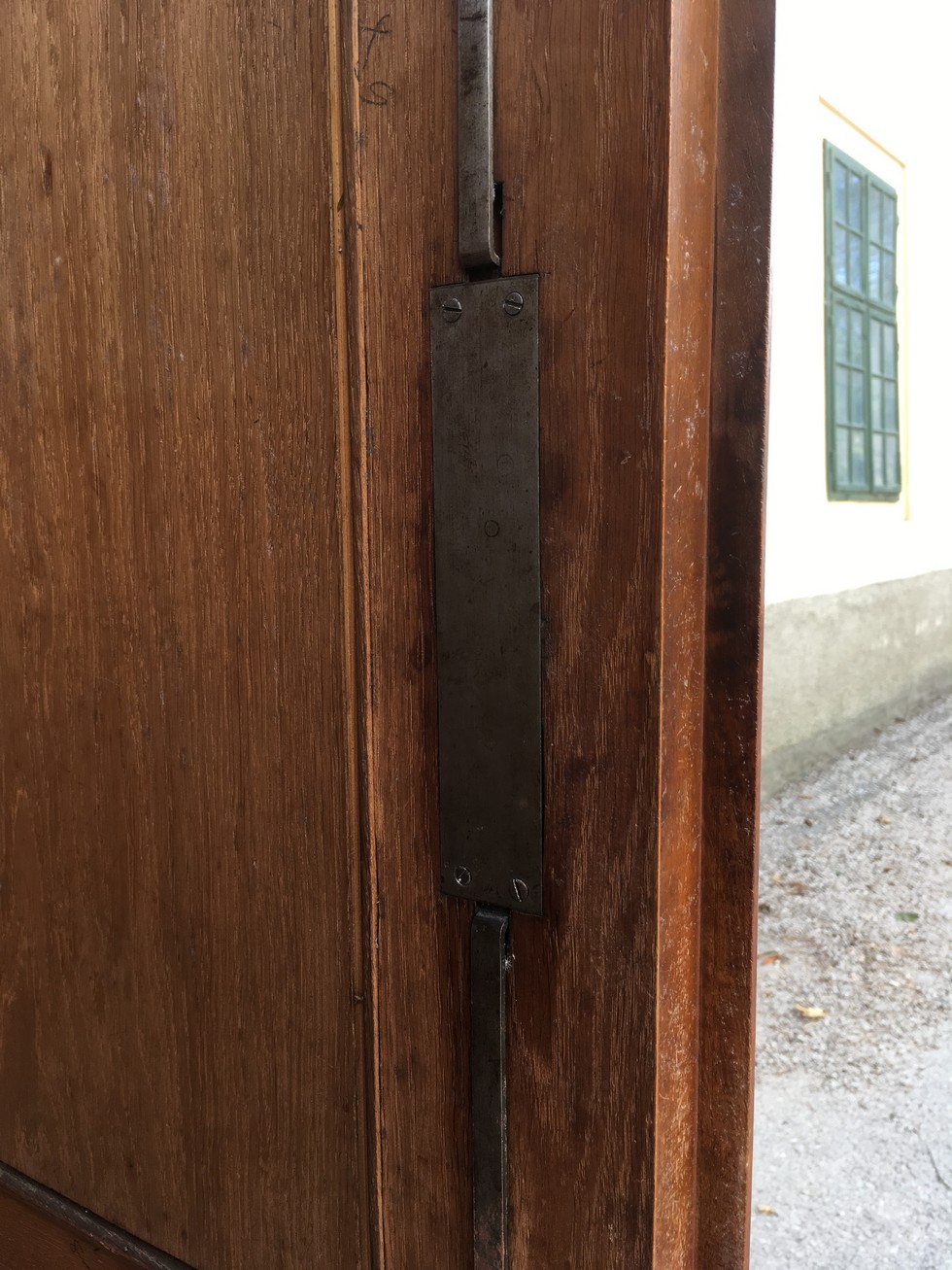 Kleiderschrank antik Nussholz Intarsien