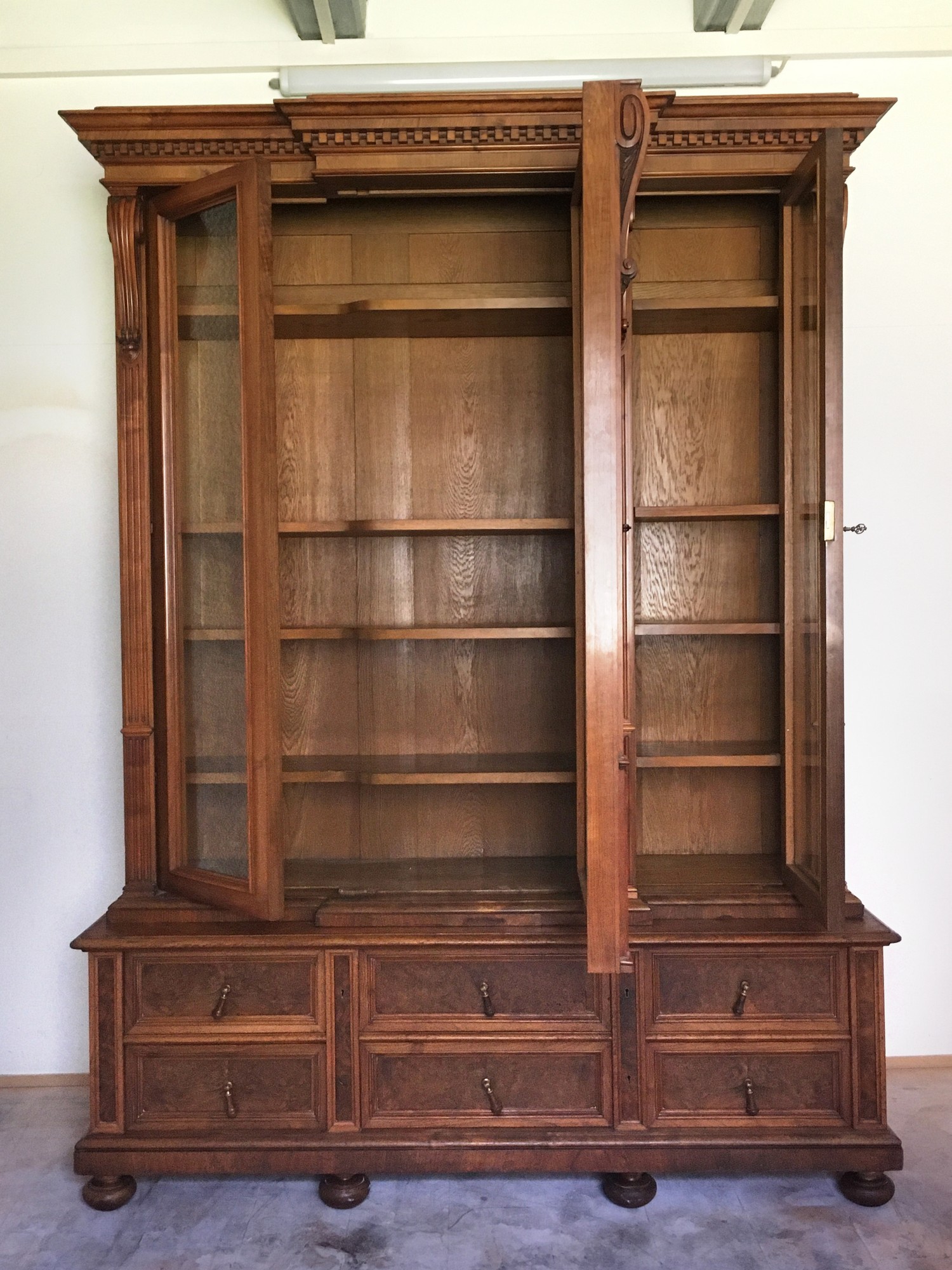 antiker Bücherschrank Vitrine Küchenschrank Nuss Historismus kaufen Shop