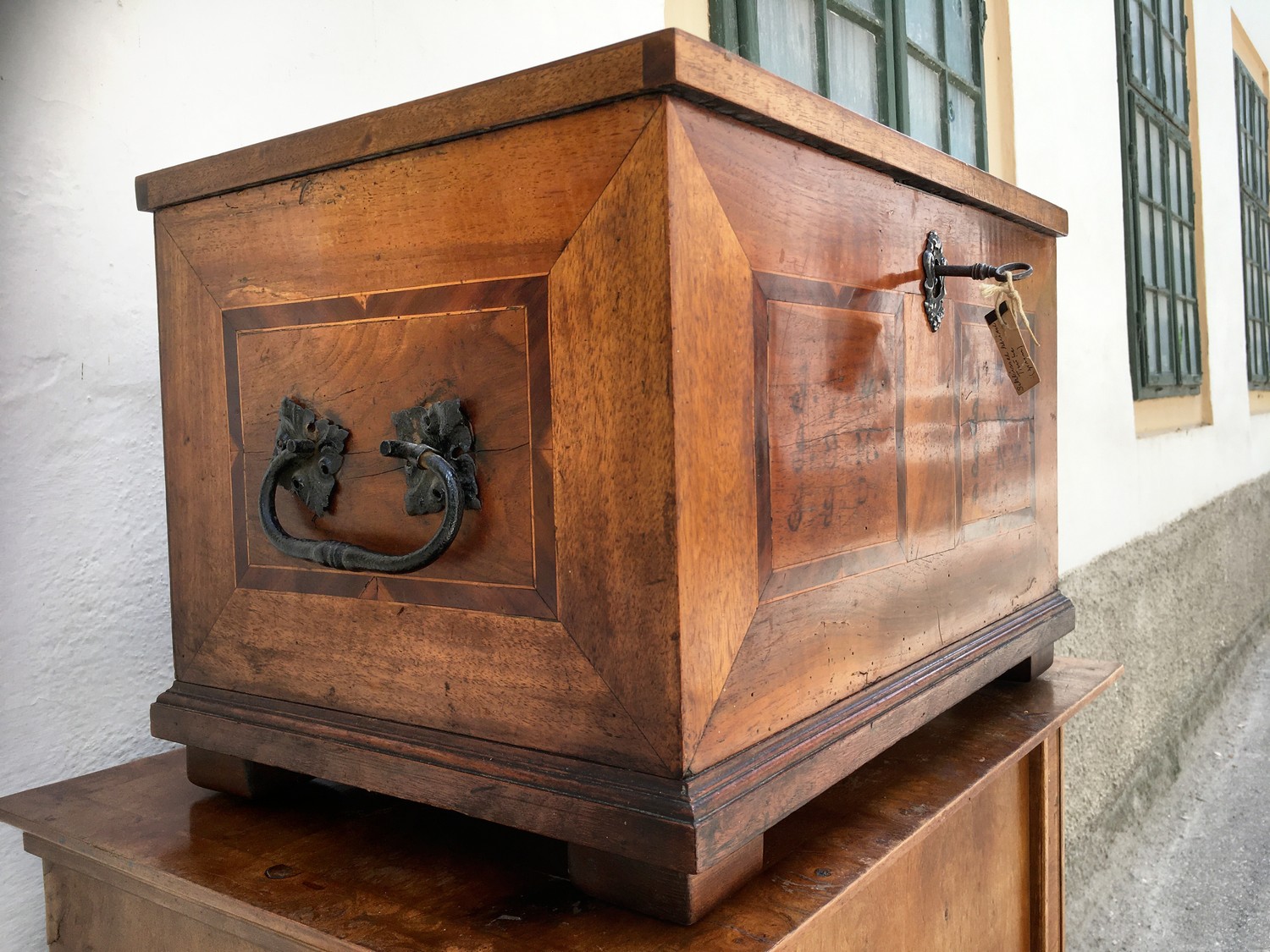 Archivtruhe antik Vollholz Biedermeier