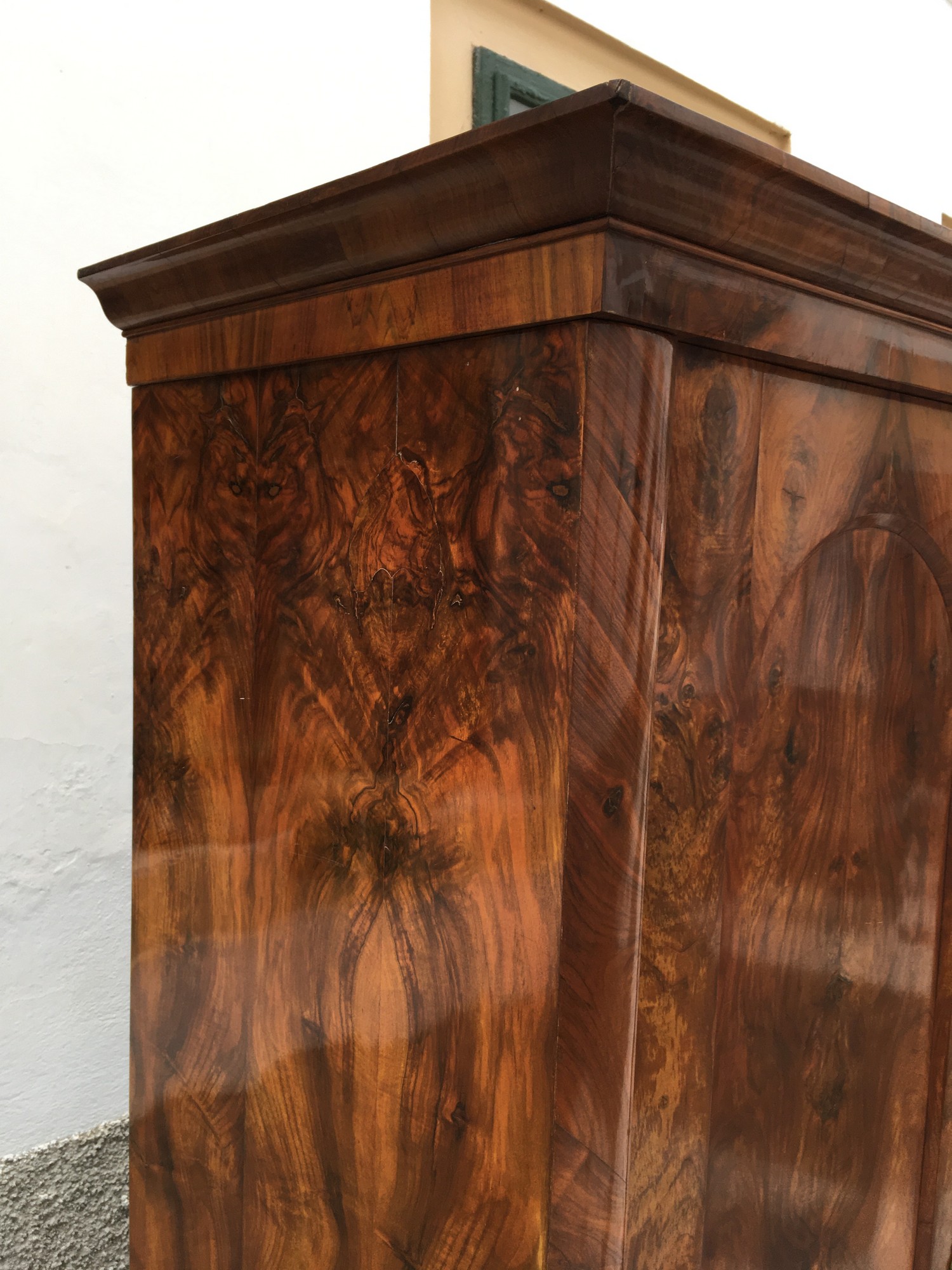 Biedermeier Schrank Keilschrank Hallenschrank zerlegbar Nussholz Original