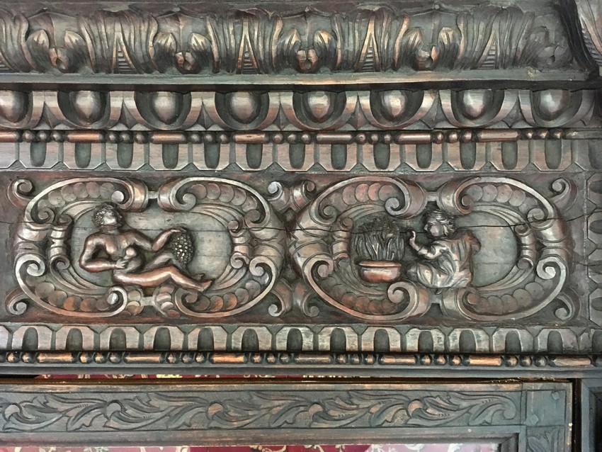 Neorenaissance Schrank Vitrine Satyr Putten