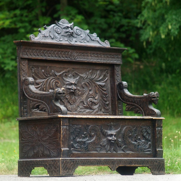 antikes Möbel Fratzen