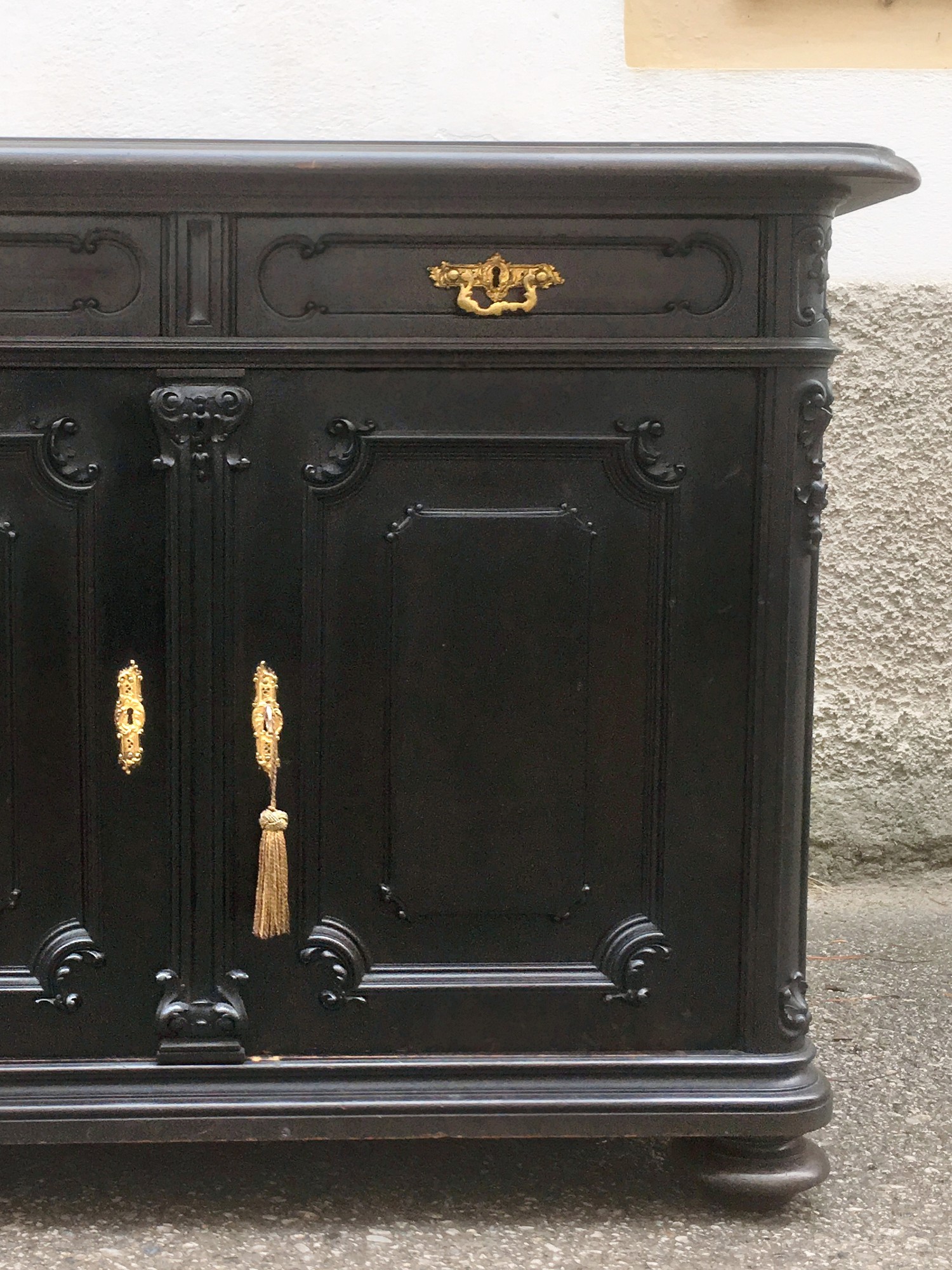 Kommode antiker noir Schrank schwarz Vollholz Möbel Gründerzeit