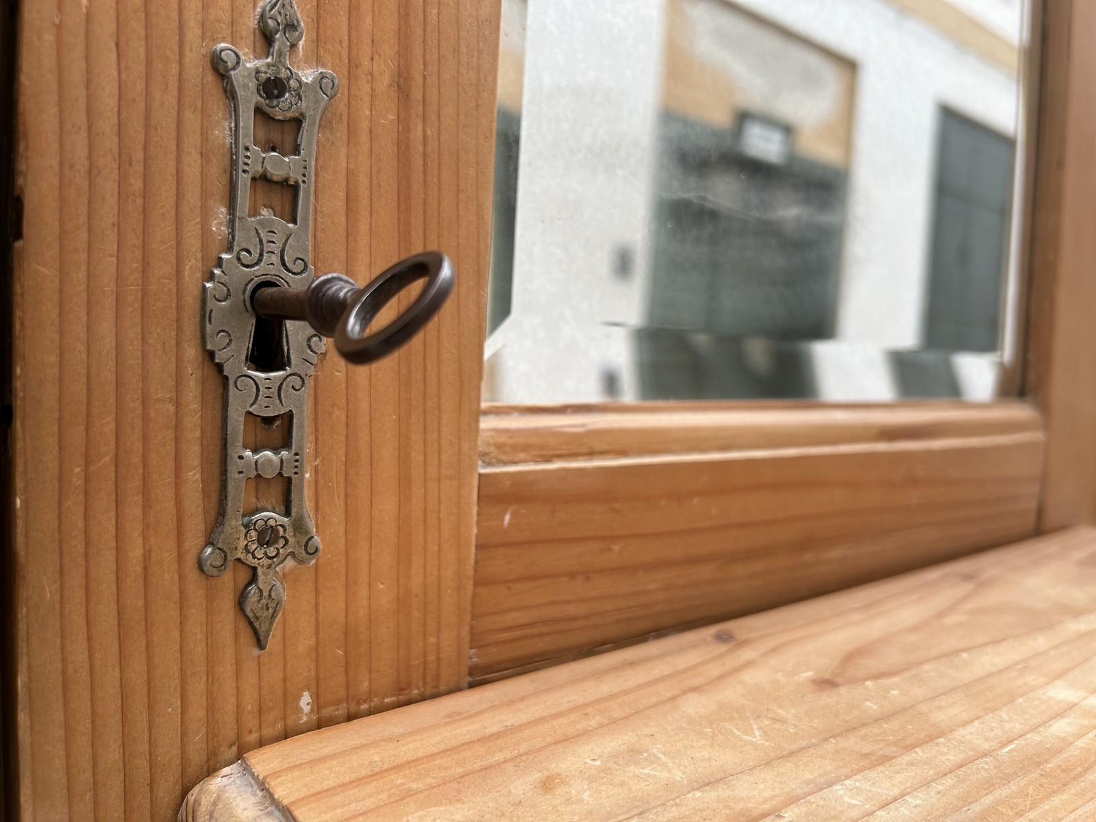 Antiquität Bauernschrank antike Garderobeschrank Vollholz Möbel