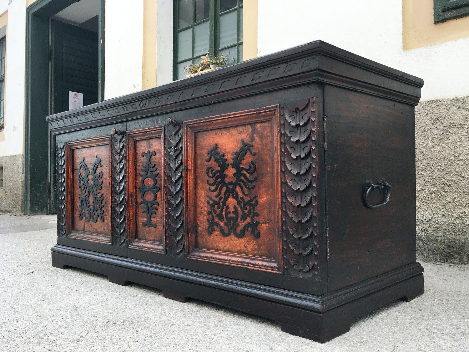 Herrschaftliche Truhe Kommode antik Zirbe massiv ca. 1700 - 1750 restauriert