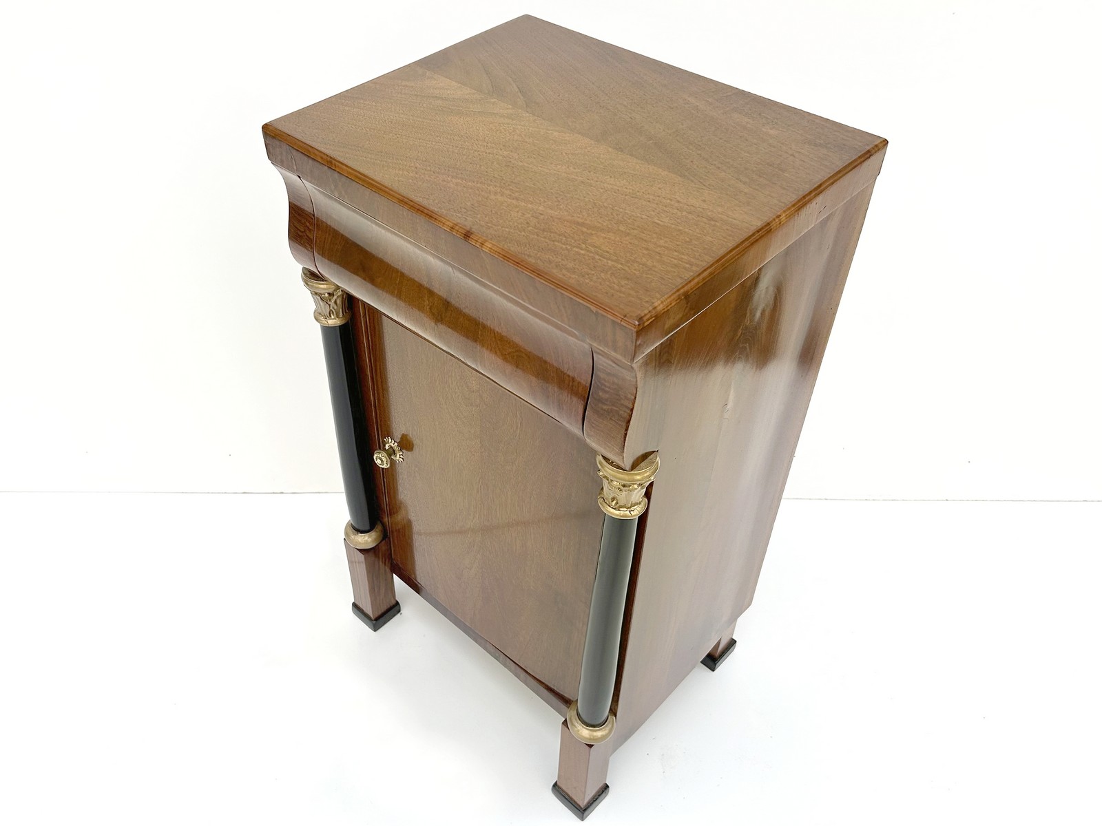 Kleine Biedermeier Kommode Nachtschrank Nuss antik restauriert