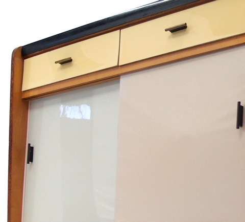 Küchenschrank Pastellfarben antik