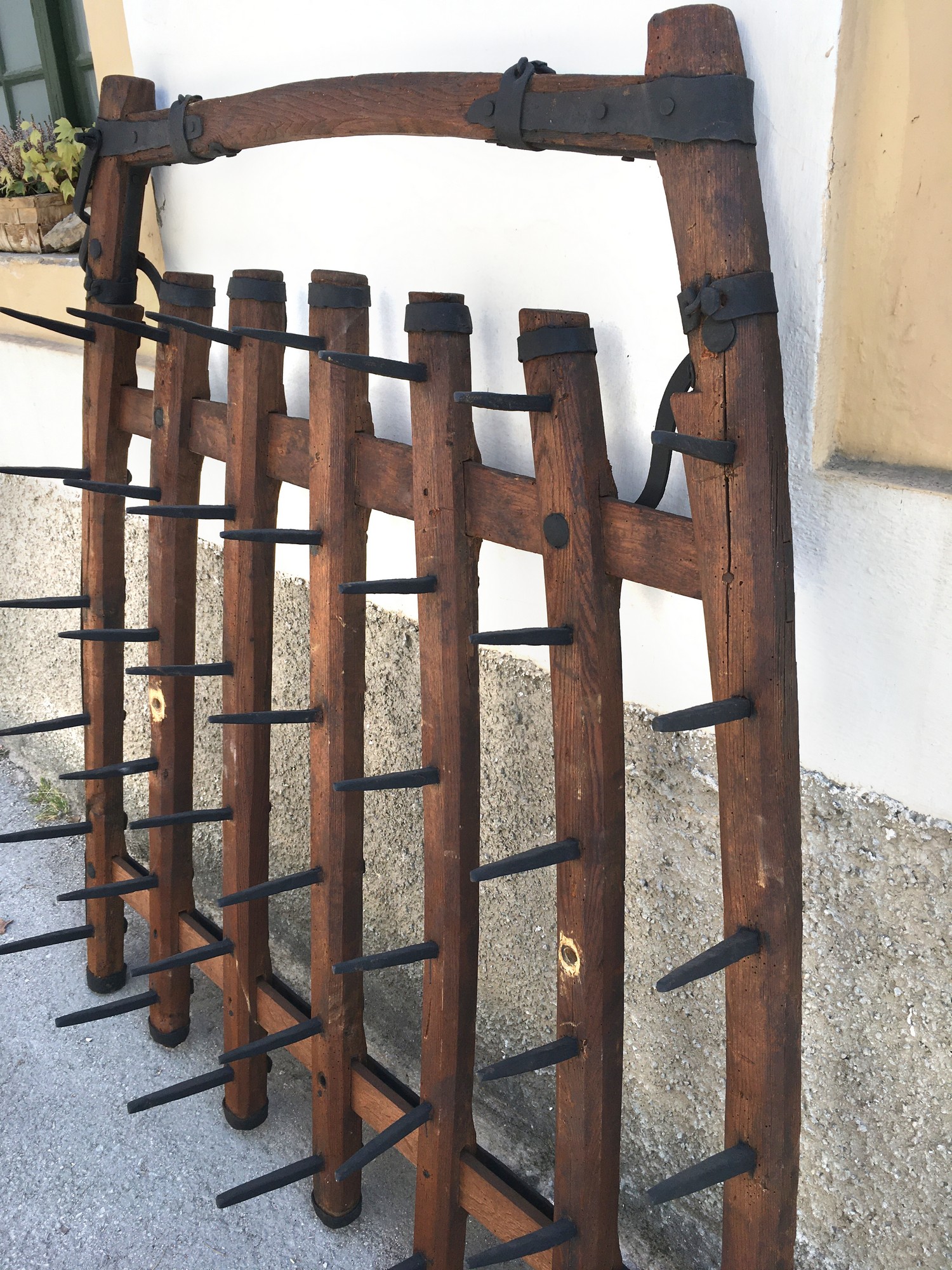 Antike bäuerliche Egge Holz handgeschmiedetes Eisen