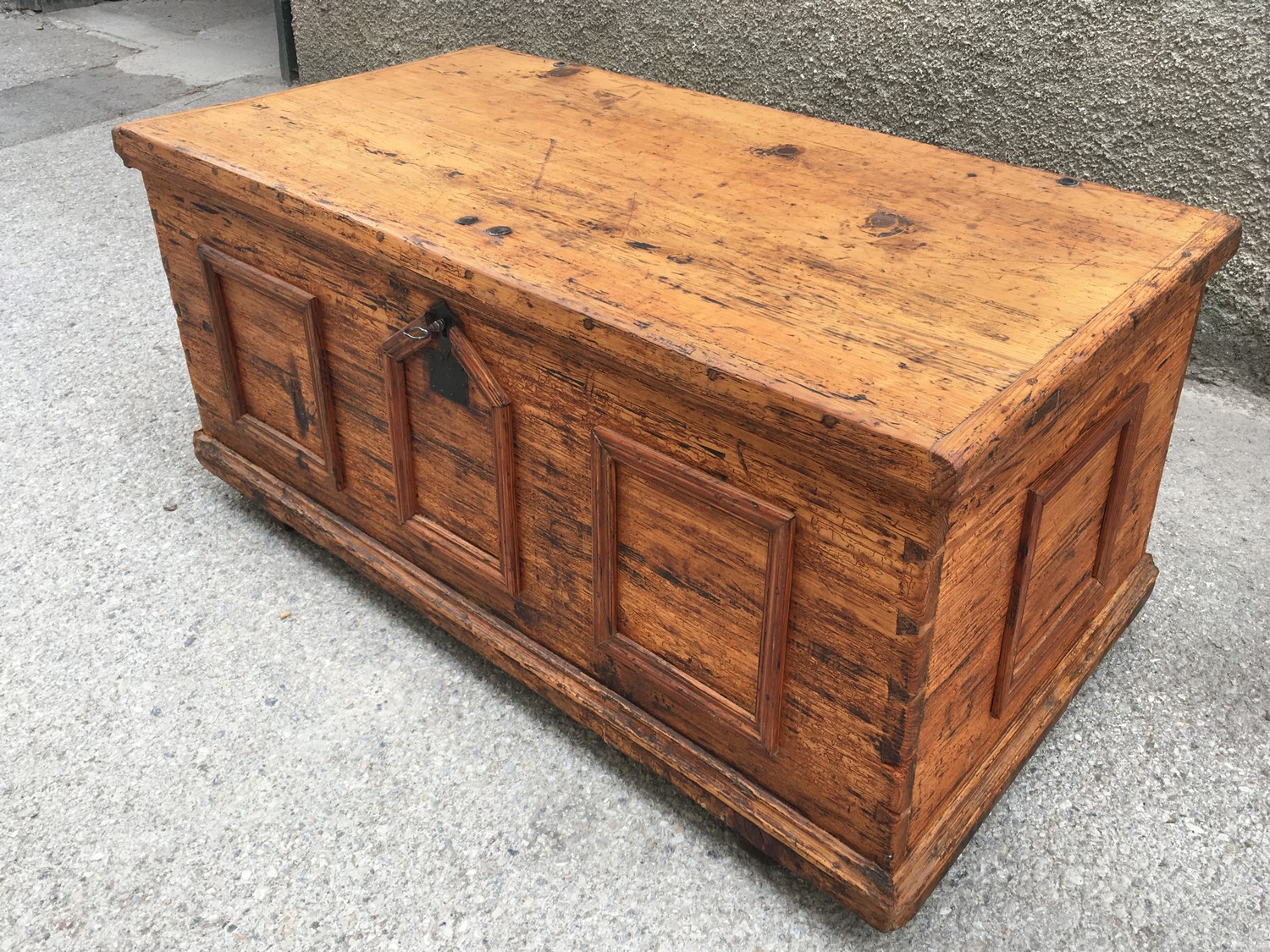 Herrschaftliche Truhe groß Weichholz 18. Jahrhundert restauriert antik