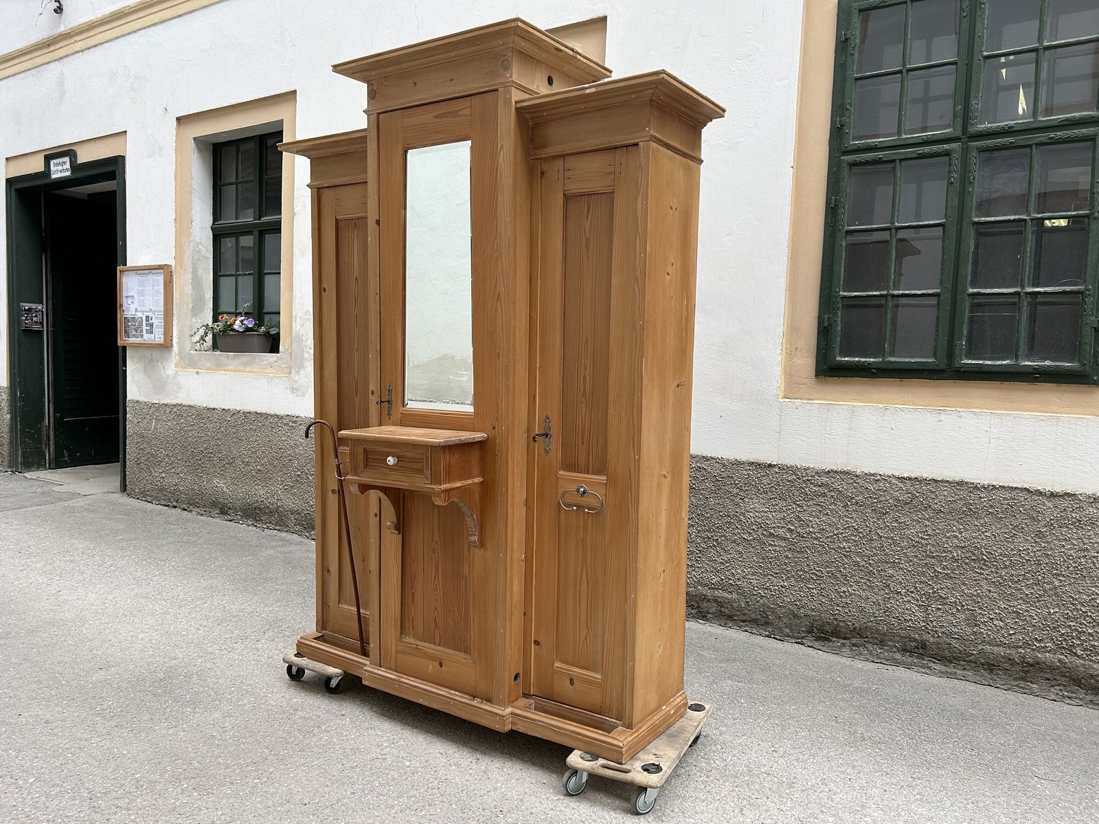 Antiquität Bauernschrank antike Garderobeschrank Vollholz Möbel