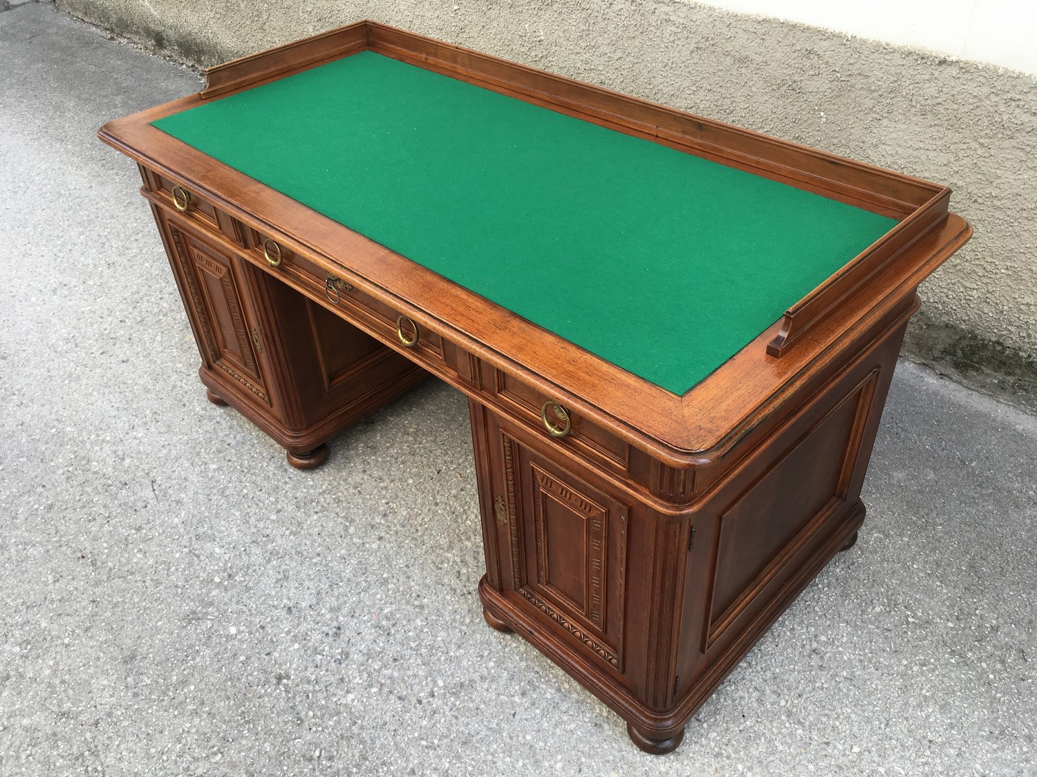 Schreibtisch Historismus antik restauriert groß Freisteher Herrenschreibtisch