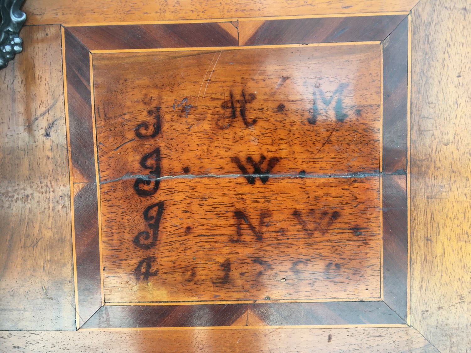 Truhe antik versperrbar