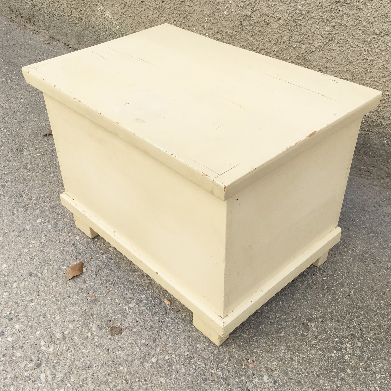 Flachdeckeltruhe Truhe Vollholz Midcentury Truhenbank creme Küche