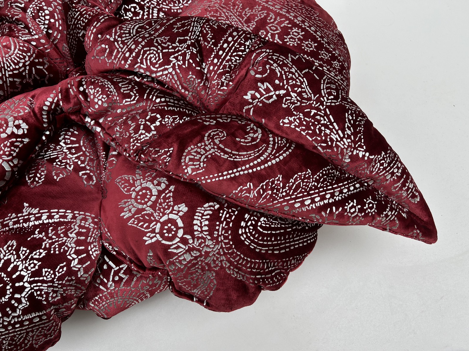 Bretz Rosenkissen Kissen Polster rot silber