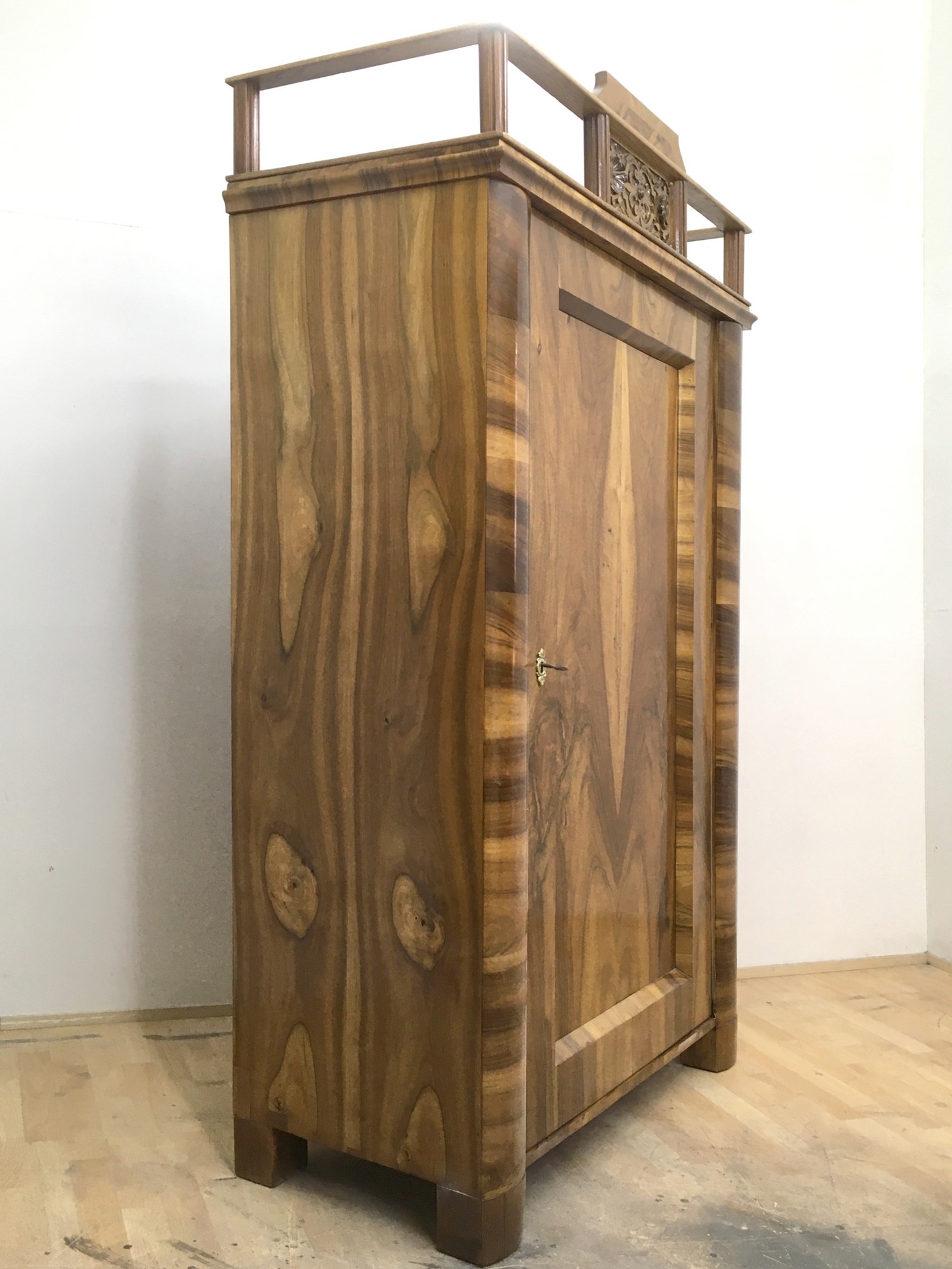 Biedermeier Schrank Nussholz