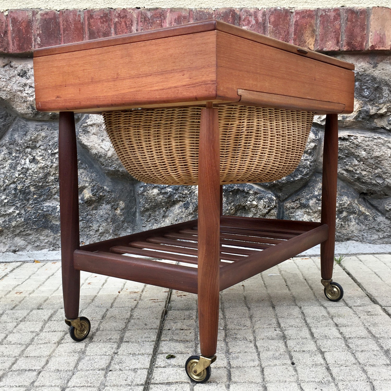 Handarbeitstisch Tisch Nähtisch Teak Design Ejvind Johansson für Vitré 60er Jahre