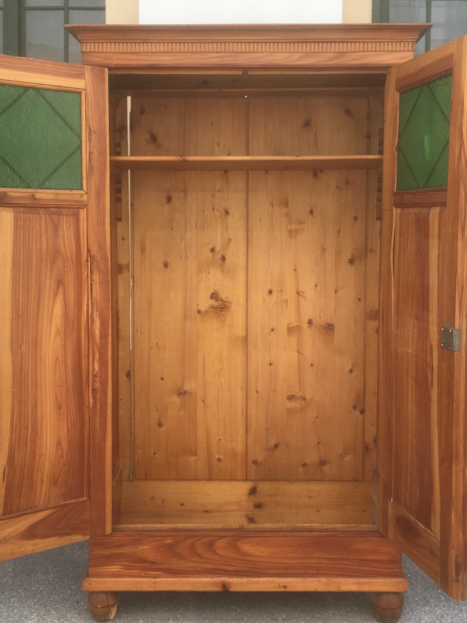 Bauernschrank antik Jugendstil Landhausstil Möbel Keilschrnak Schrnak Keilschrank Schrank zerlegbar antiquität Bauernstil Vintage Vollholz Glas eisen