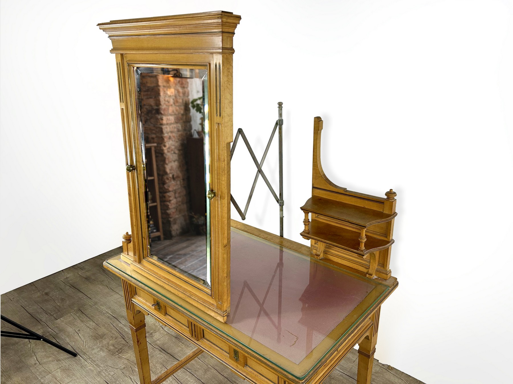 Jugendstil Schminktisch FAcettierter Spiegel Messing frontal