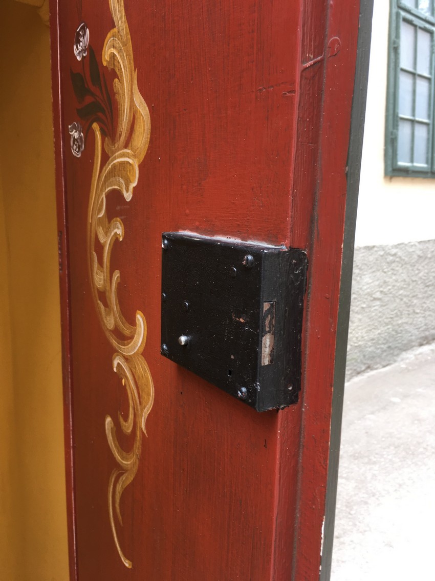 Bauernschrank rot bemalt antikstil Landhausstil Möbel