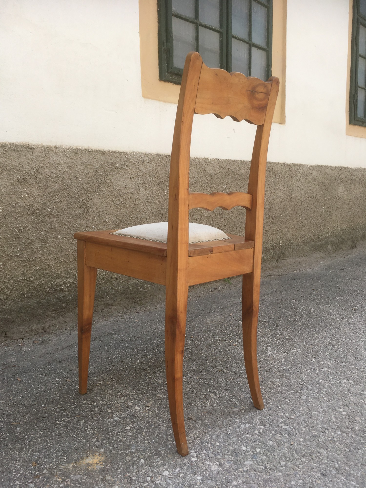 Stuhl antik massiv