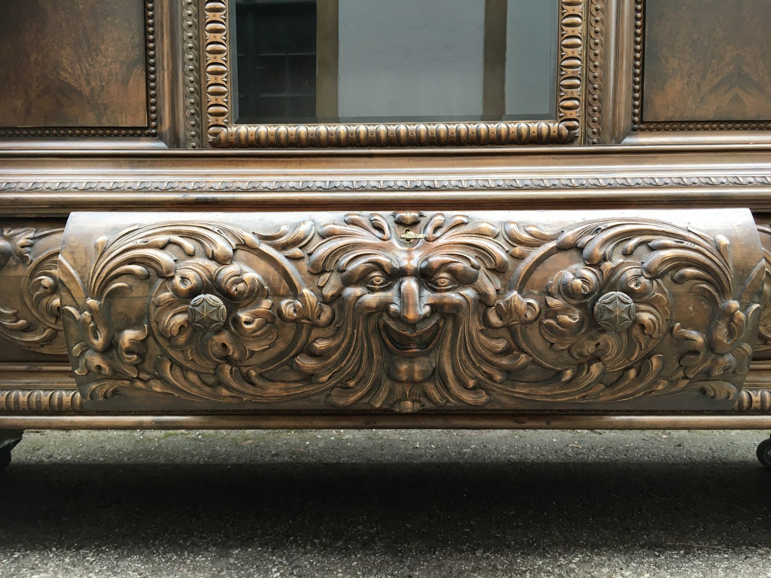 Satyr Möbel beschnitzt antik