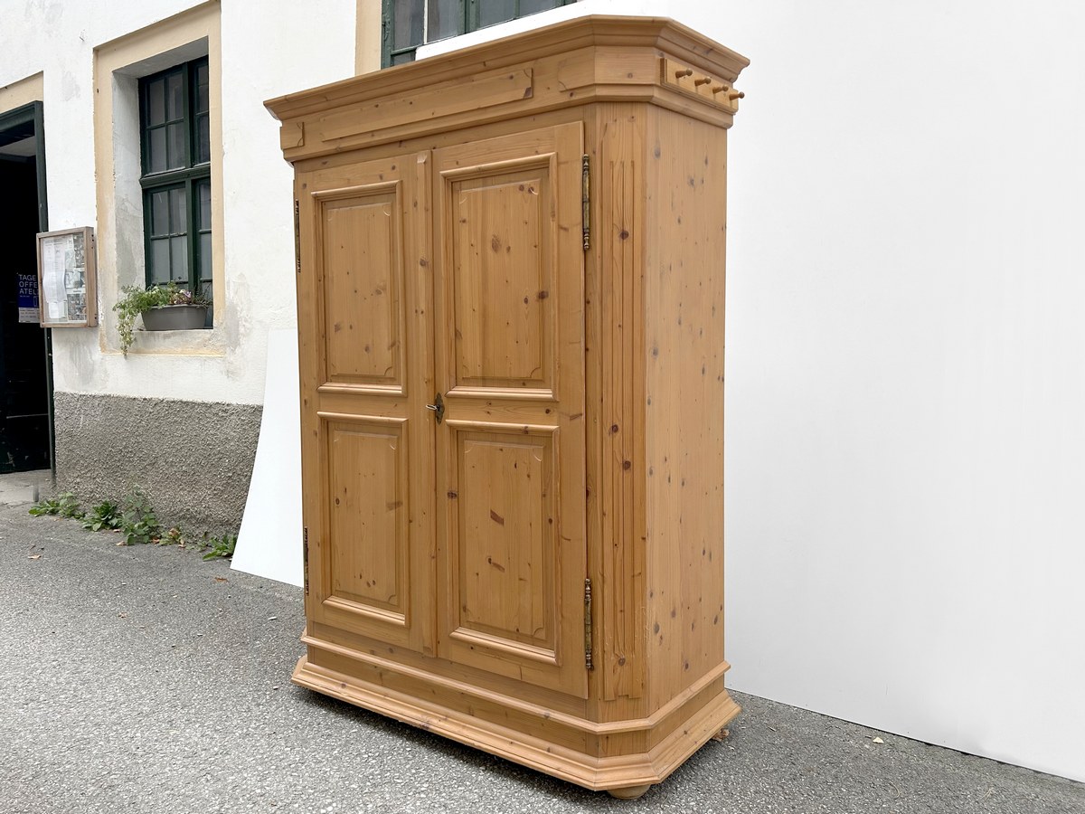 Landhaus Garderobenschrank