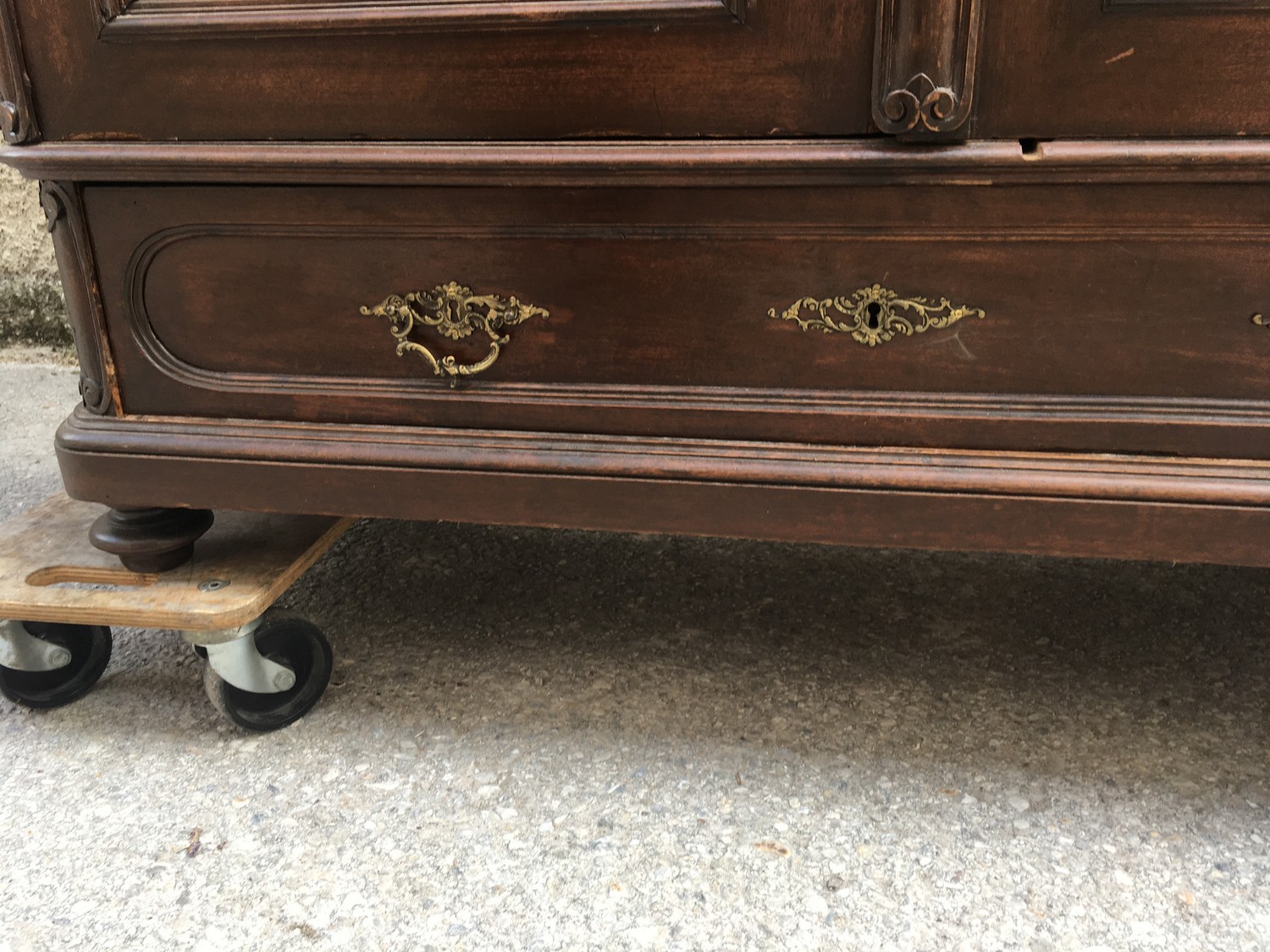 antiker Schrank Massivholz