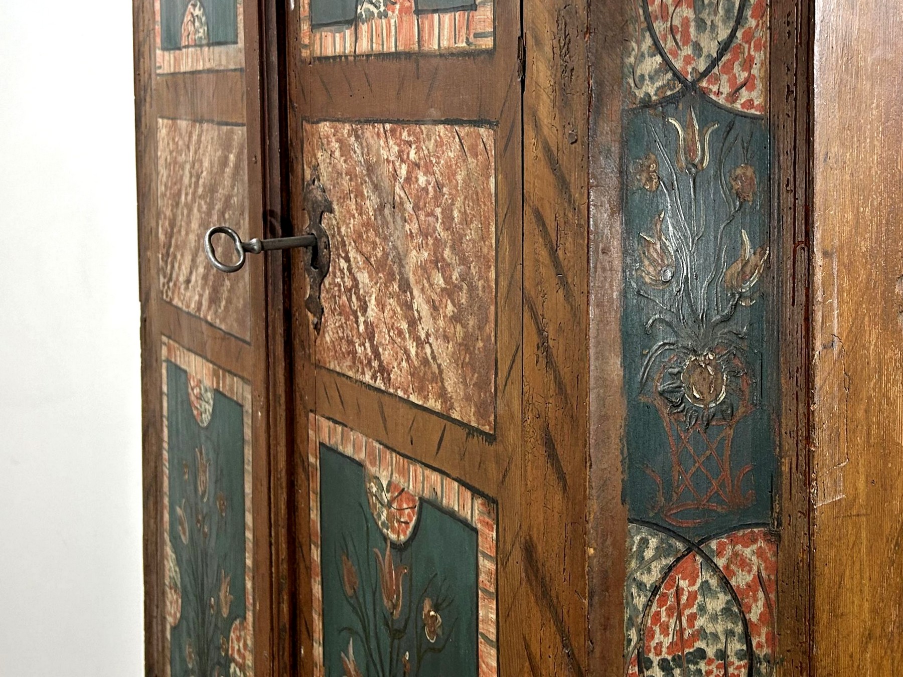 Bauernschrank handbemalt