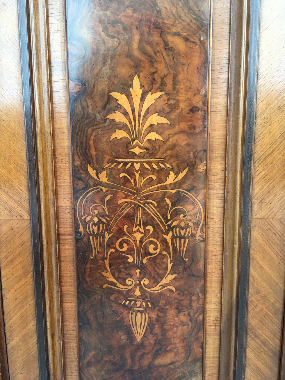 Intarsien Möbel antik