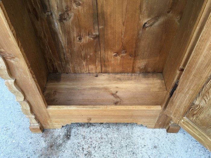 Kleiderschrank massiv