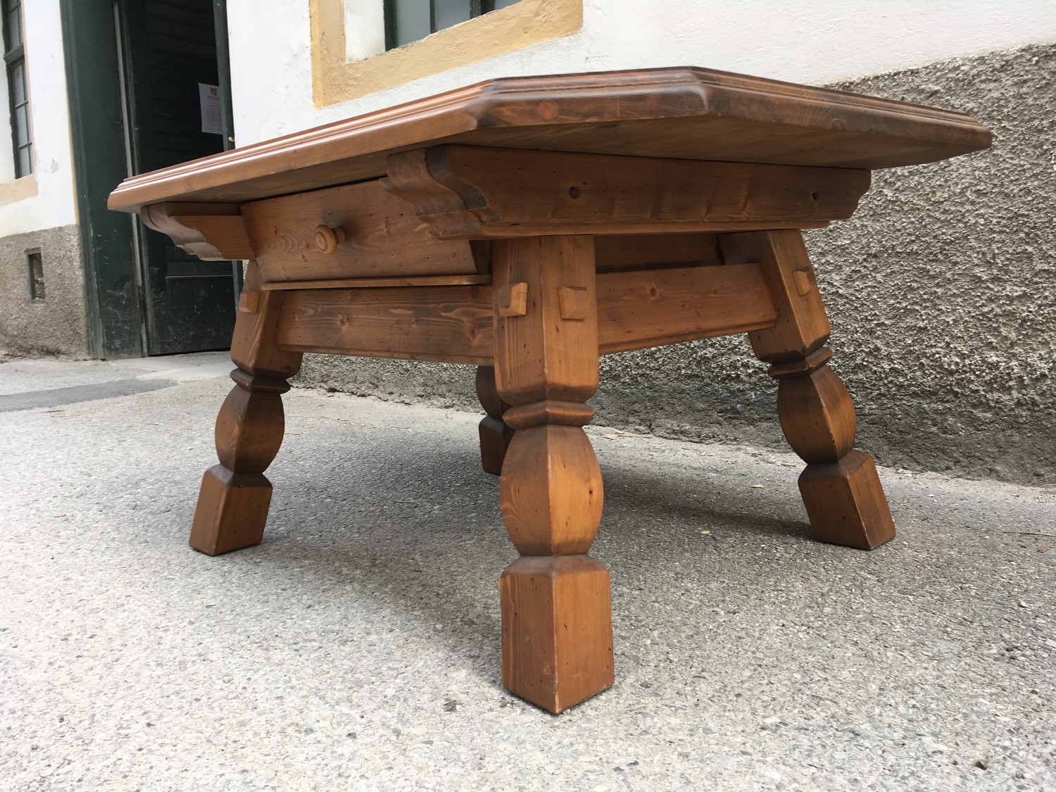 Jogltisch massiv Tisch massiv Landhaus Couchtisch Weichholz Möbel Wohnzimmer