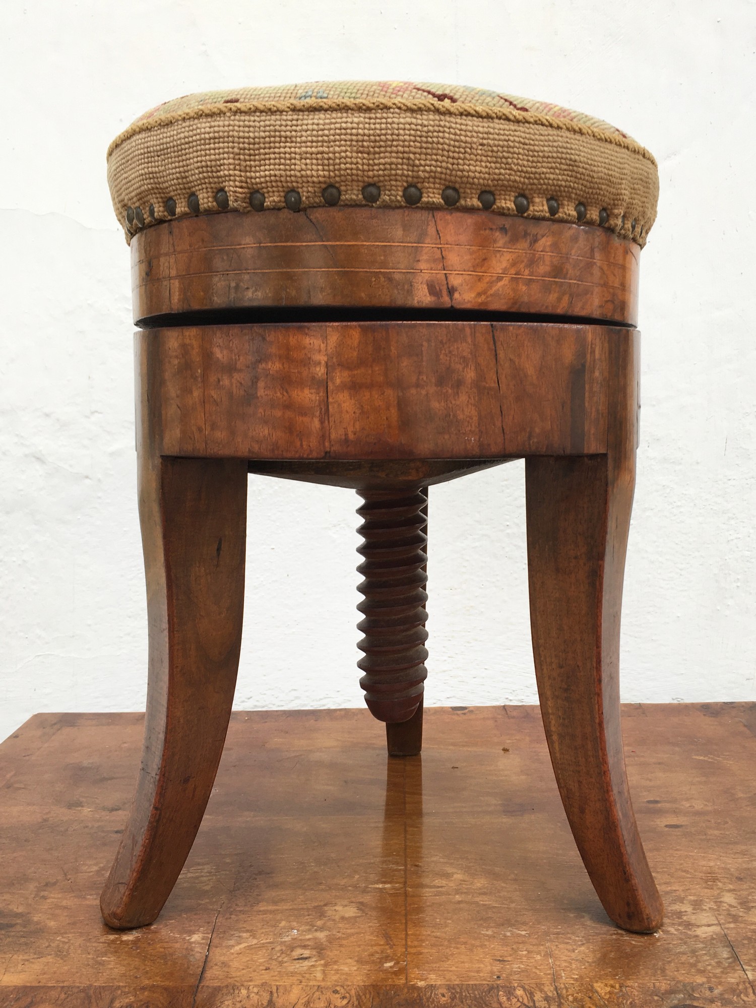 Klavierhocker Hocker Biedermeier um 1820 original Drehhocker Sitzmöbel Nuss
