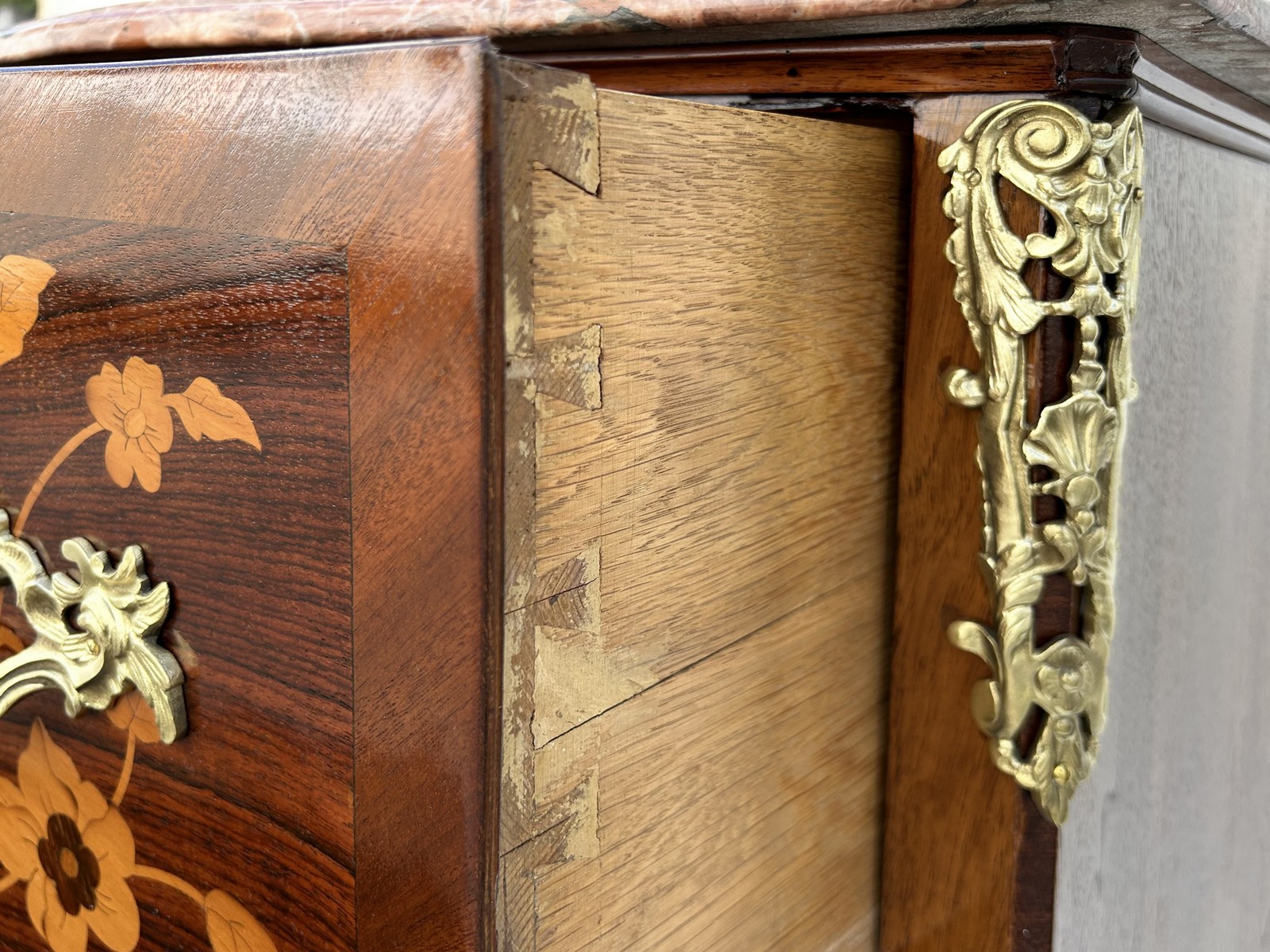 Französische Kommode Louis XV Rokoko Stil Marmorplatte