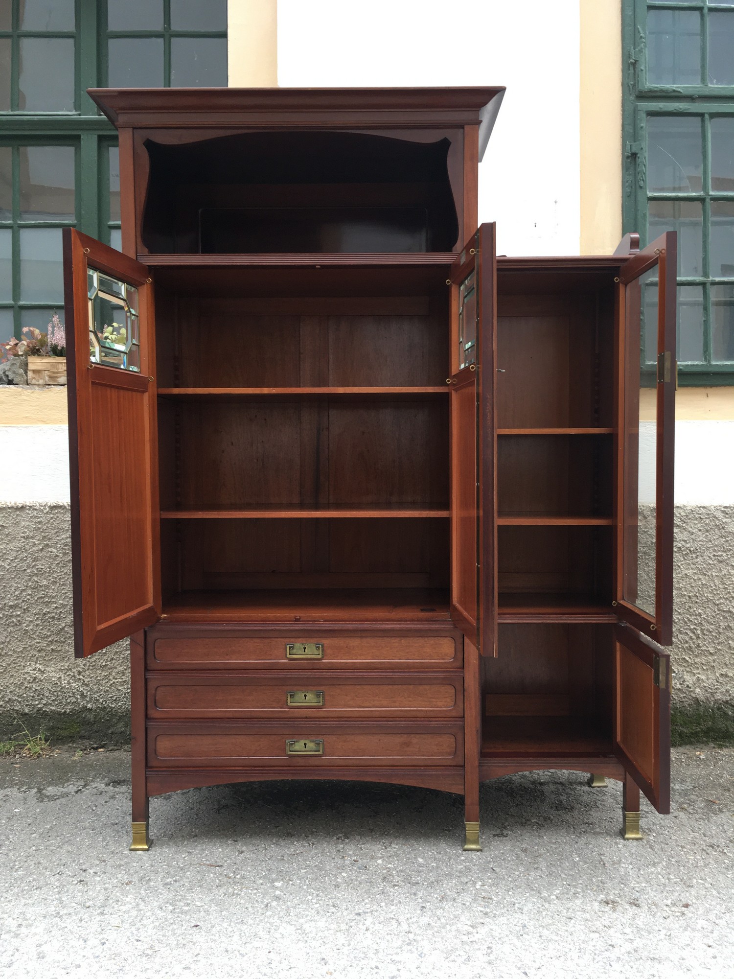 Vitrinenschrank antik Bücherschrank Vitrine Schrank Jugendstil Richard Ludwig Blumengirlanden