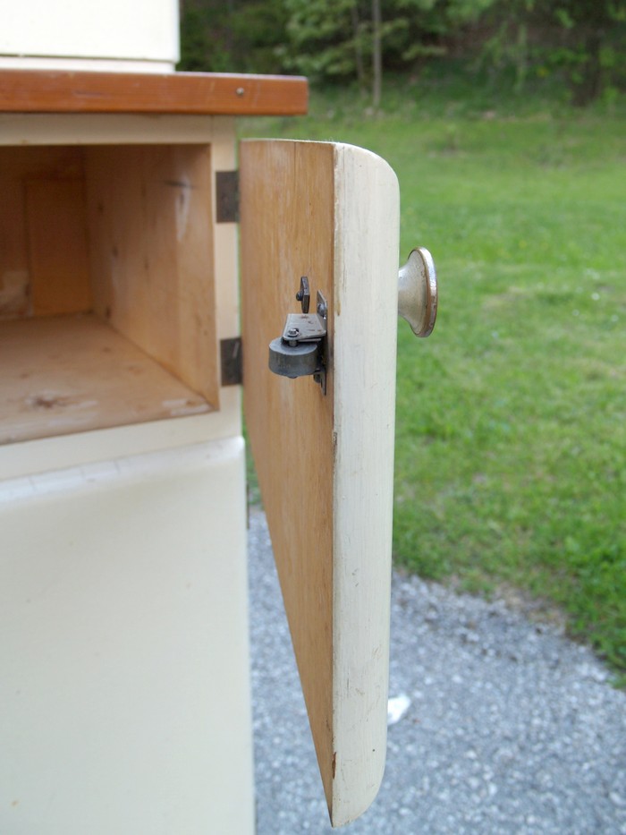 Vintage Kuechenschrank