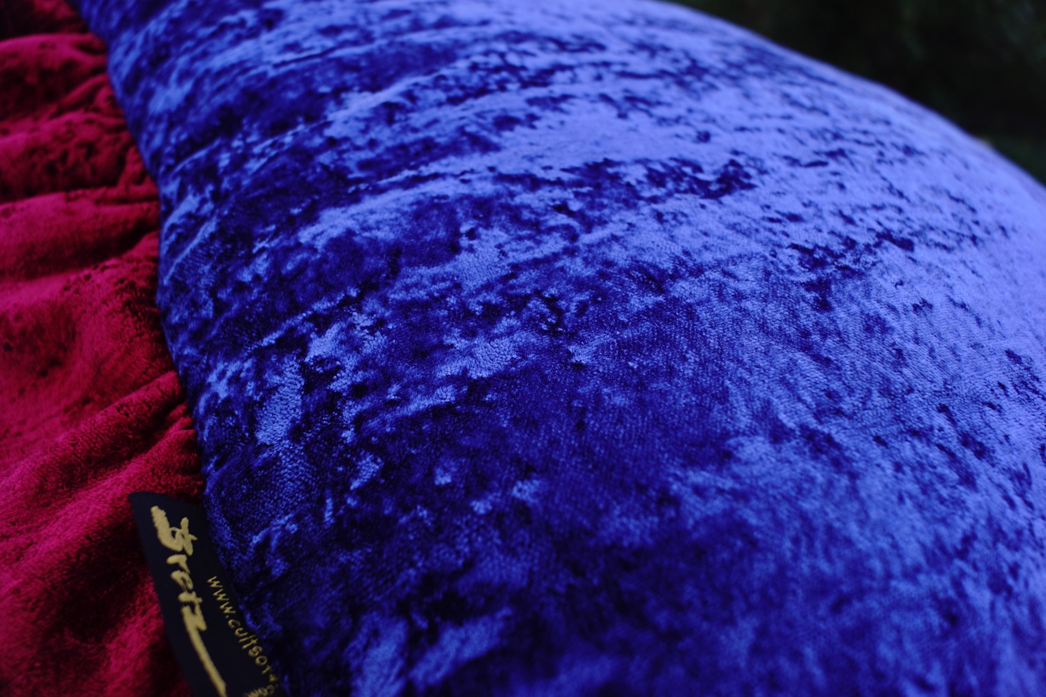 Bretz Kissen Rüschen blau rot Glamoursamt groß rechteckig