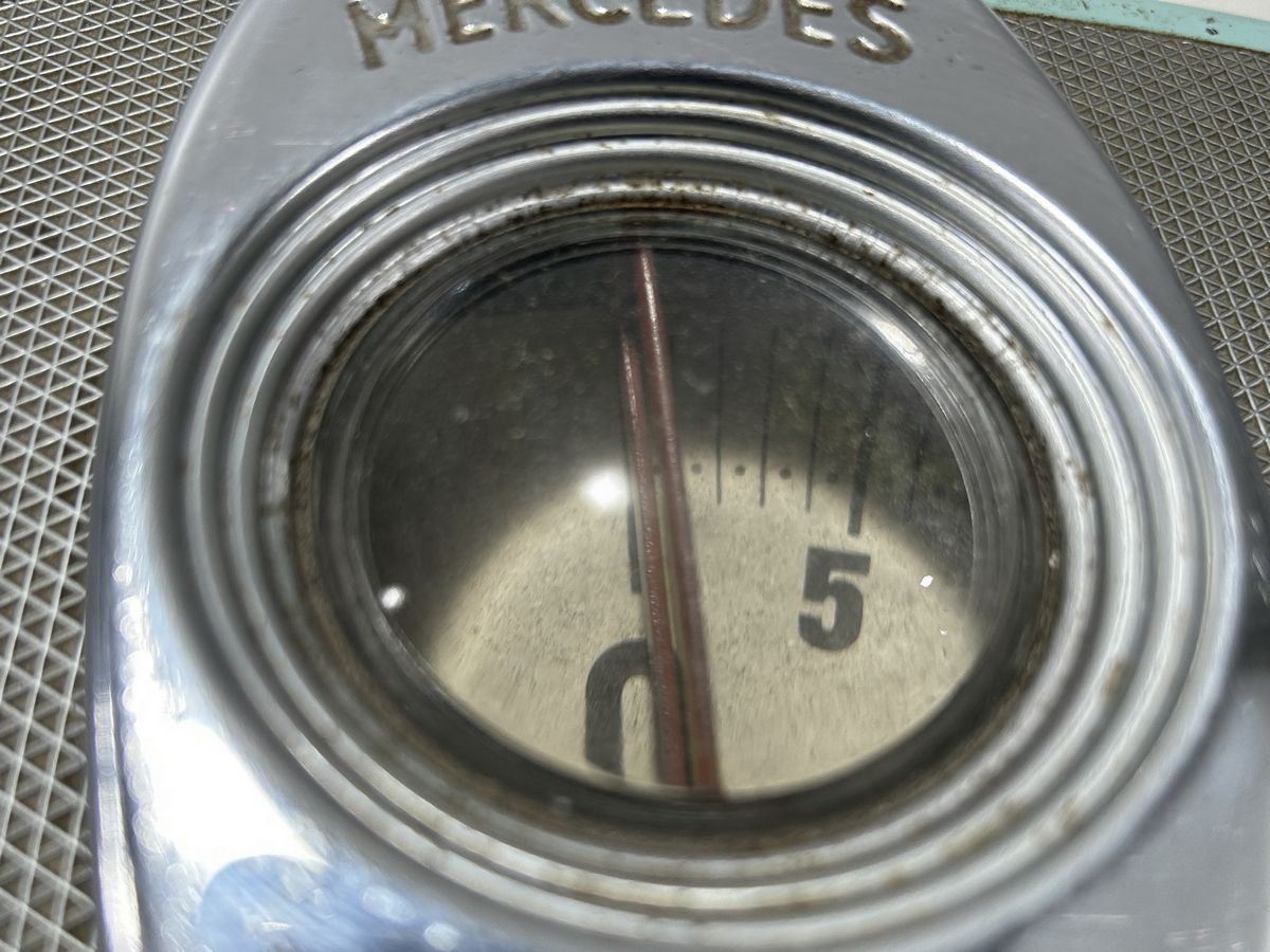 Vintage Waage Mercedes