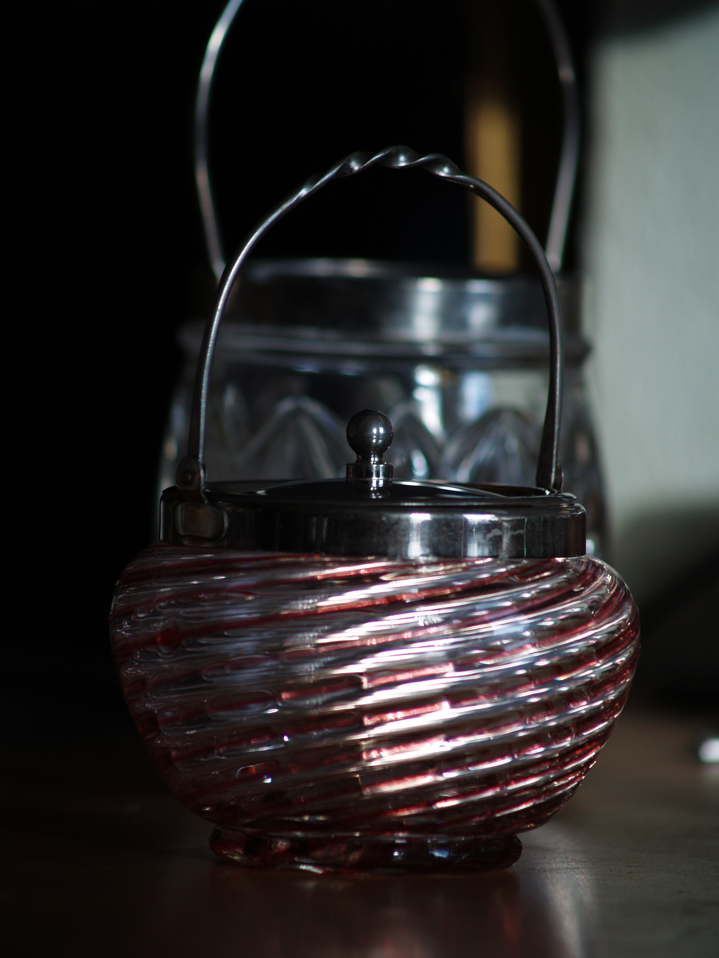Deckeldose antik Keksdose Glas rot weiß Metall silber Keksdose Zuckerdose Vintage Bonbonier