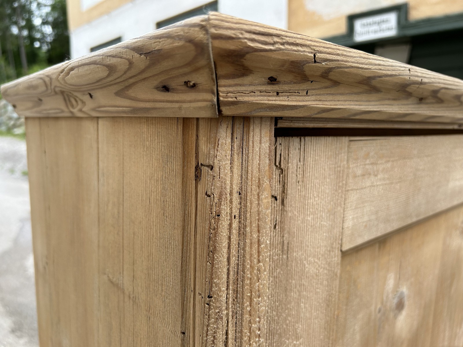 Bauernschrank antik Weichholz Garderobeschrank Amhütte Landhausmöbel