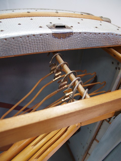 Kleiderschrank Metall Vintage