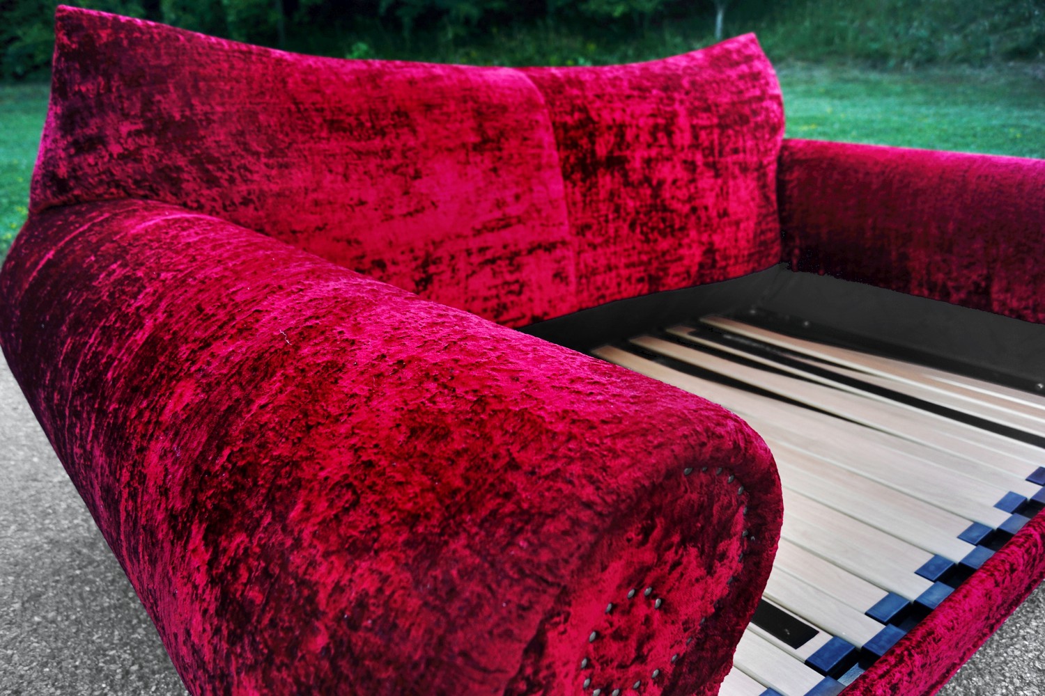 Bretz Gaudi Sofa rot ausziehbar Bettsofa Design Goethes GAlerie