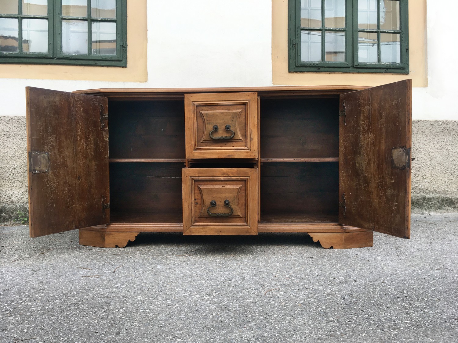 Kommode Sideboard Anrichte Antikstil Altholz stattliches Möbel im Ritterstil