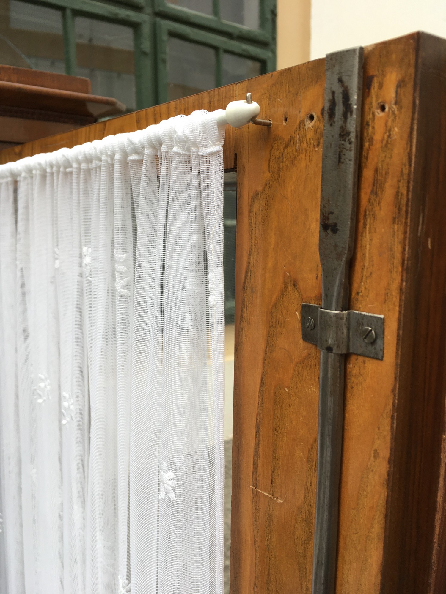 Bücherschrank Vitrinenschrank antik Schrank Biedermeier Nussholzfurnier