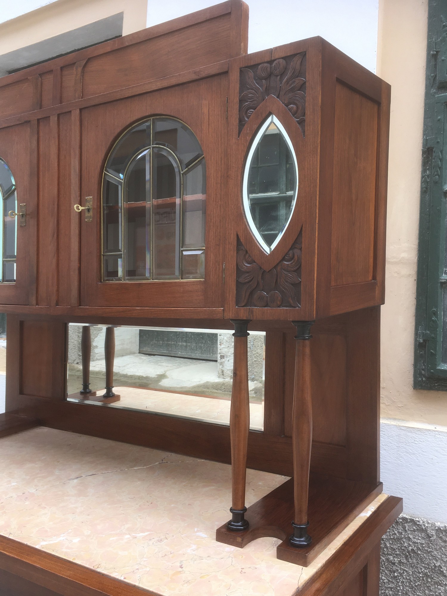 Jugendstil Schrank ArtNouveau secessionistisch Kredenz Vitrine antik Kirschen beschnitzt Jugendstil