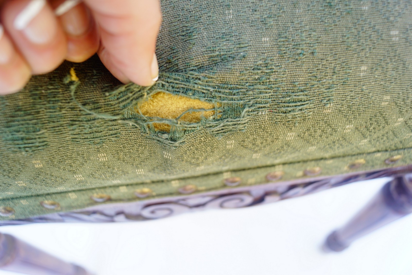 Antiker Eckstuhl Armlehnstuhl Historismus Nussholz Renaissance