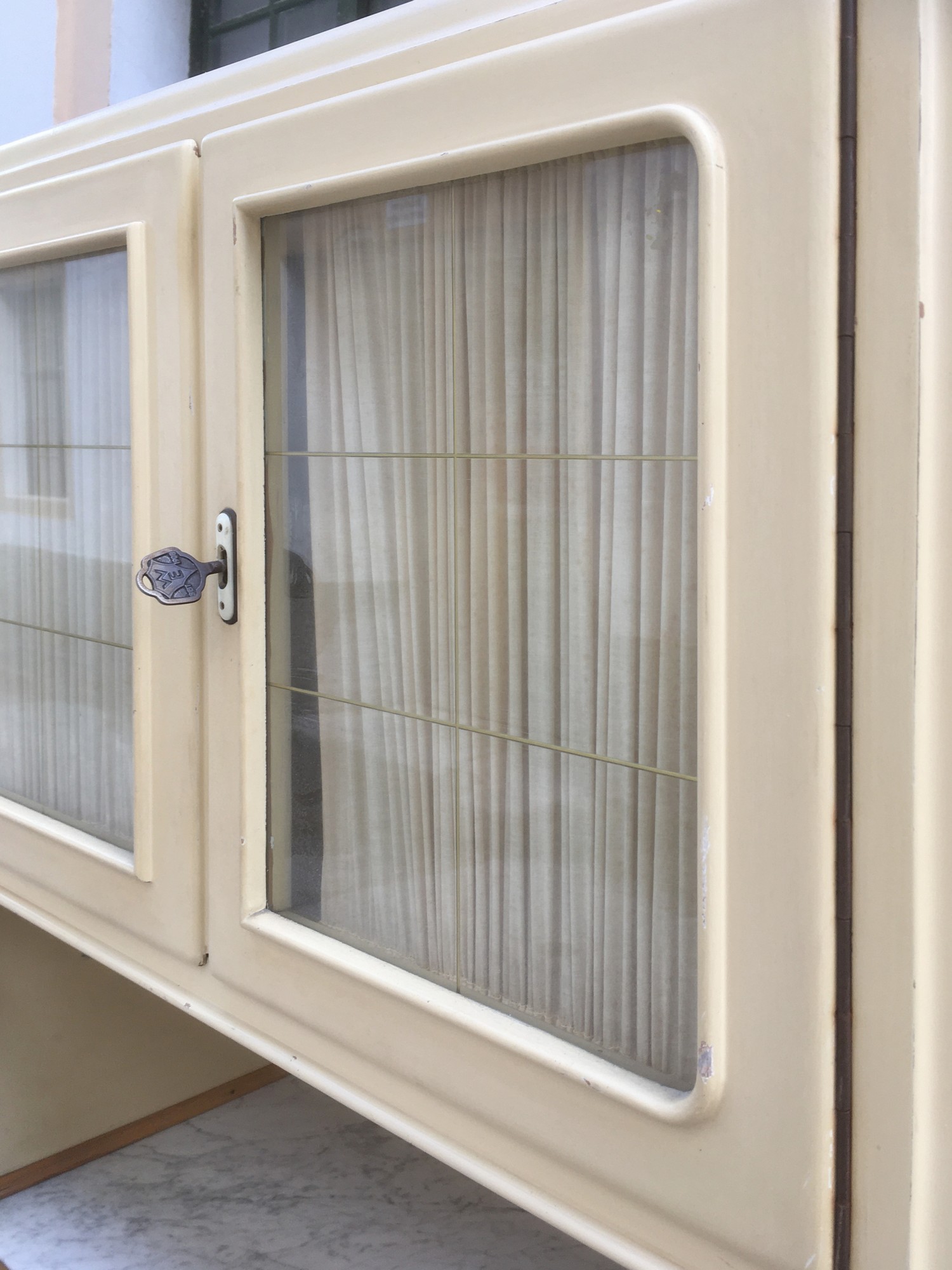 Retro Schrank creme 50er-Jahre Vintage Küche Vitrine