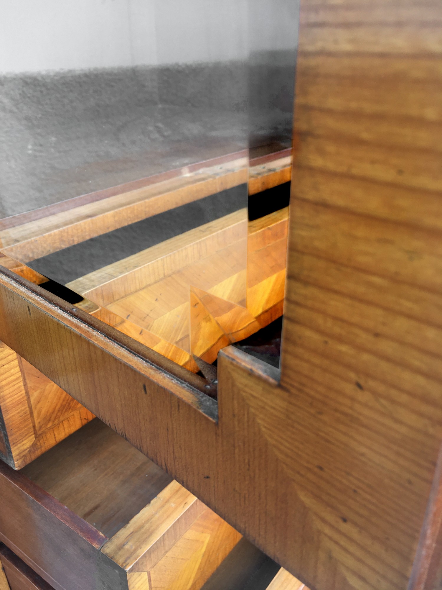 Schrank Vitrine Halbschrank mit Vitrinenteil und vier Laden antik Pfeilerschrank Vertiko