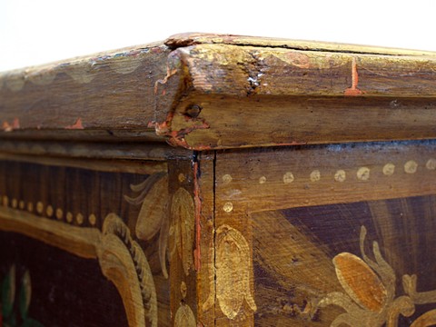 antike Bauerntruhe bemalt